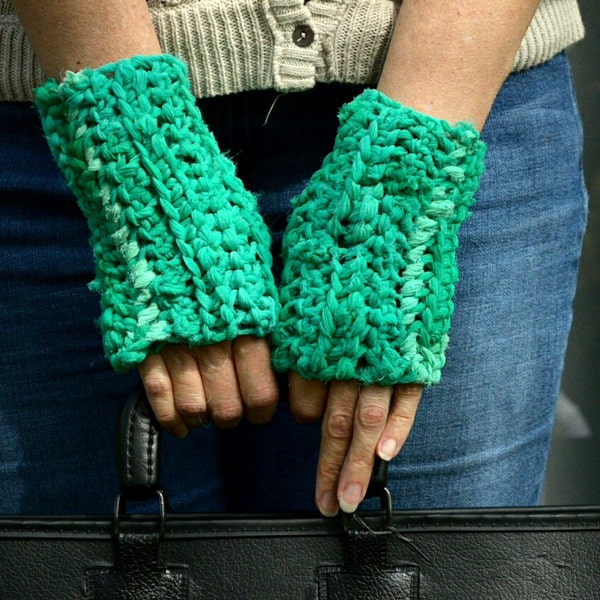 CROCHET FINGERLESS GLOVES