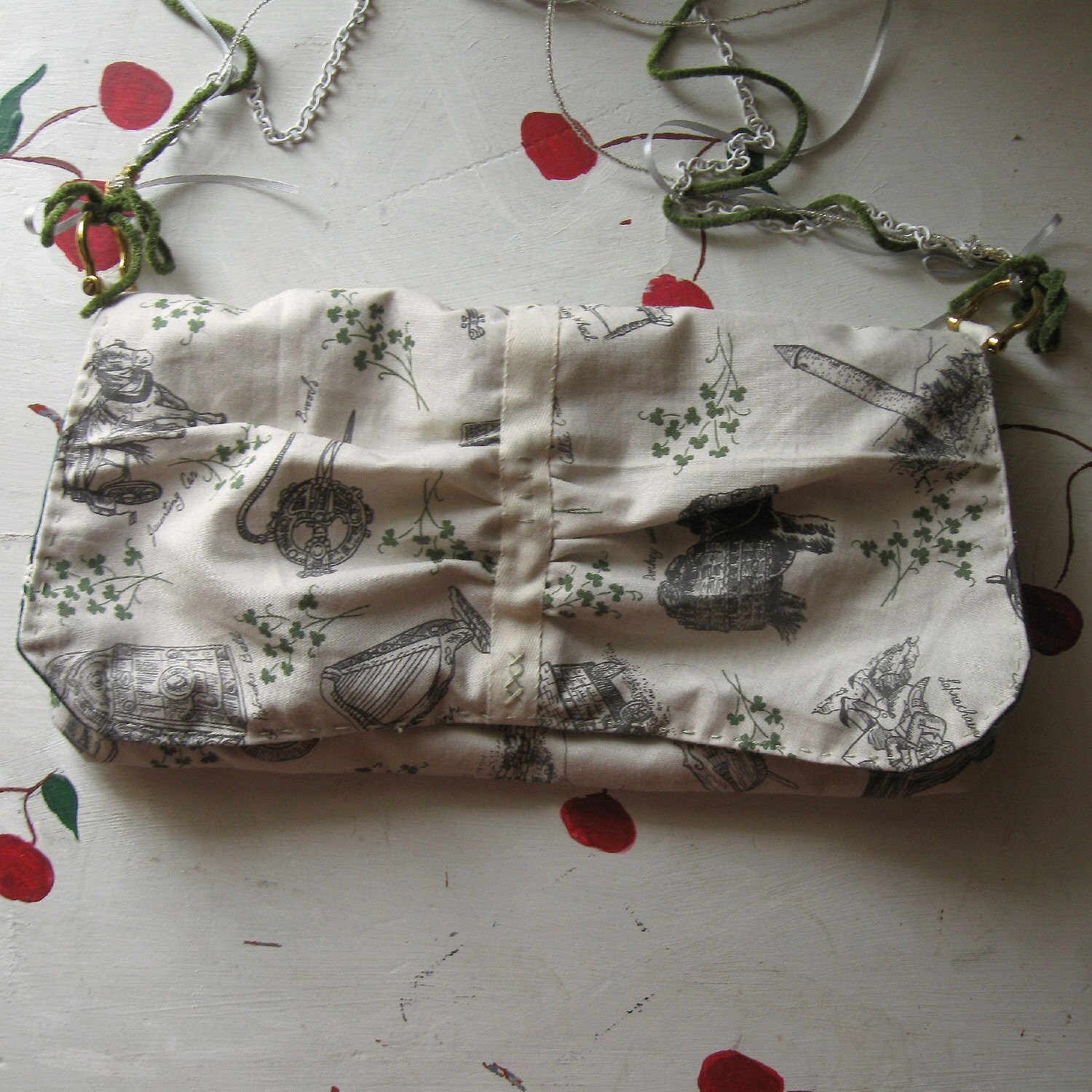 CHAIN SHOULDER BAG