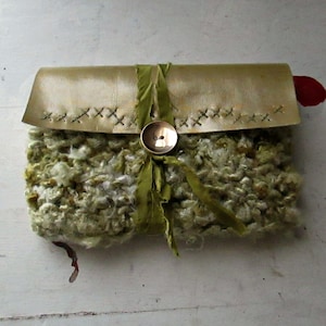 GREEN ENVELOPE WALLET Crochet Embroidered