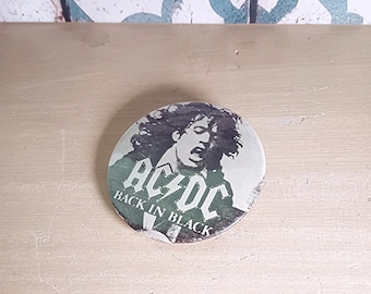AC/DC Pin Abzeichen Vintage Angus Young in schwarz