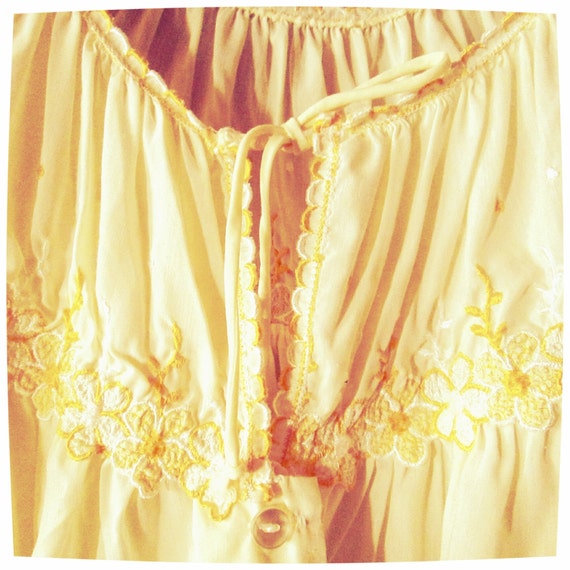 VINTAGE YELLOW NIGHTGOWN - image 3