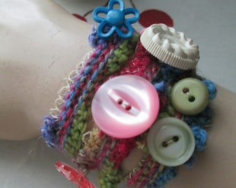 FLORAL WRAP BRACELET Crochet