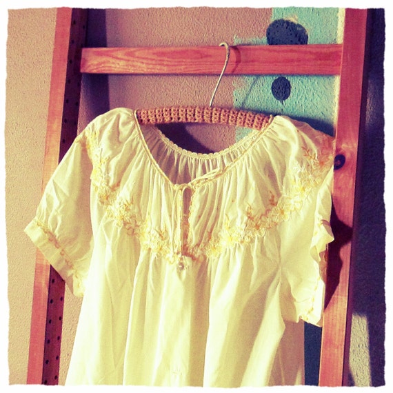 VINTAGE YELLOW NIGHTGOWN - image 1