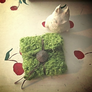 CROCHET WALLET GREEN