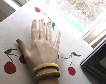 VINTAGE BANGLE BRACELET