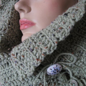 Green Crochet Scarf image 1