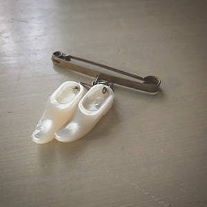 ANTIKE CHARM BROSCHE
