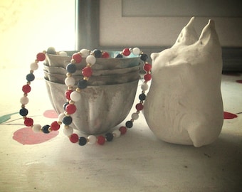 VINTAGE BEADED NECKLACE Red White and Blue