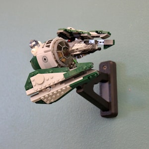 Wall Display for LEGO Star Wars Yoda&#39;s Jedi Starfighter 75360 - Adjustable Mount for Your LEGO Set