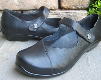 Size 8.5-9B (39) DANSKO Women's 'Opal' Leather Mary Janes ~ Black ~ Barely Worn Condition!