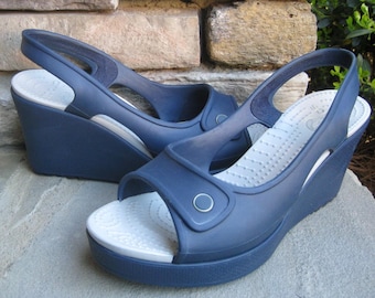 Sz 6B CROCS Women's 'Havana' Slingback Wedge Sandals ~ Navy/Ivory ~ NWOB - Tried On But Not Worn!