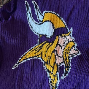 Patrón de crochet para manta de equipo de fútbol: inspirada en Minnesota