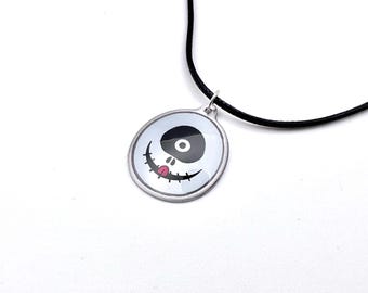 Archives du Maître détective : Rain Code - Masque Makoto Kagutsuchi - Collier à breloques en métal
