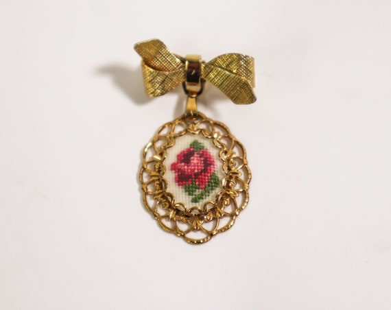 Needlepoint Rose Flower Pin | Vintage Gold Bow Ri… - image 5