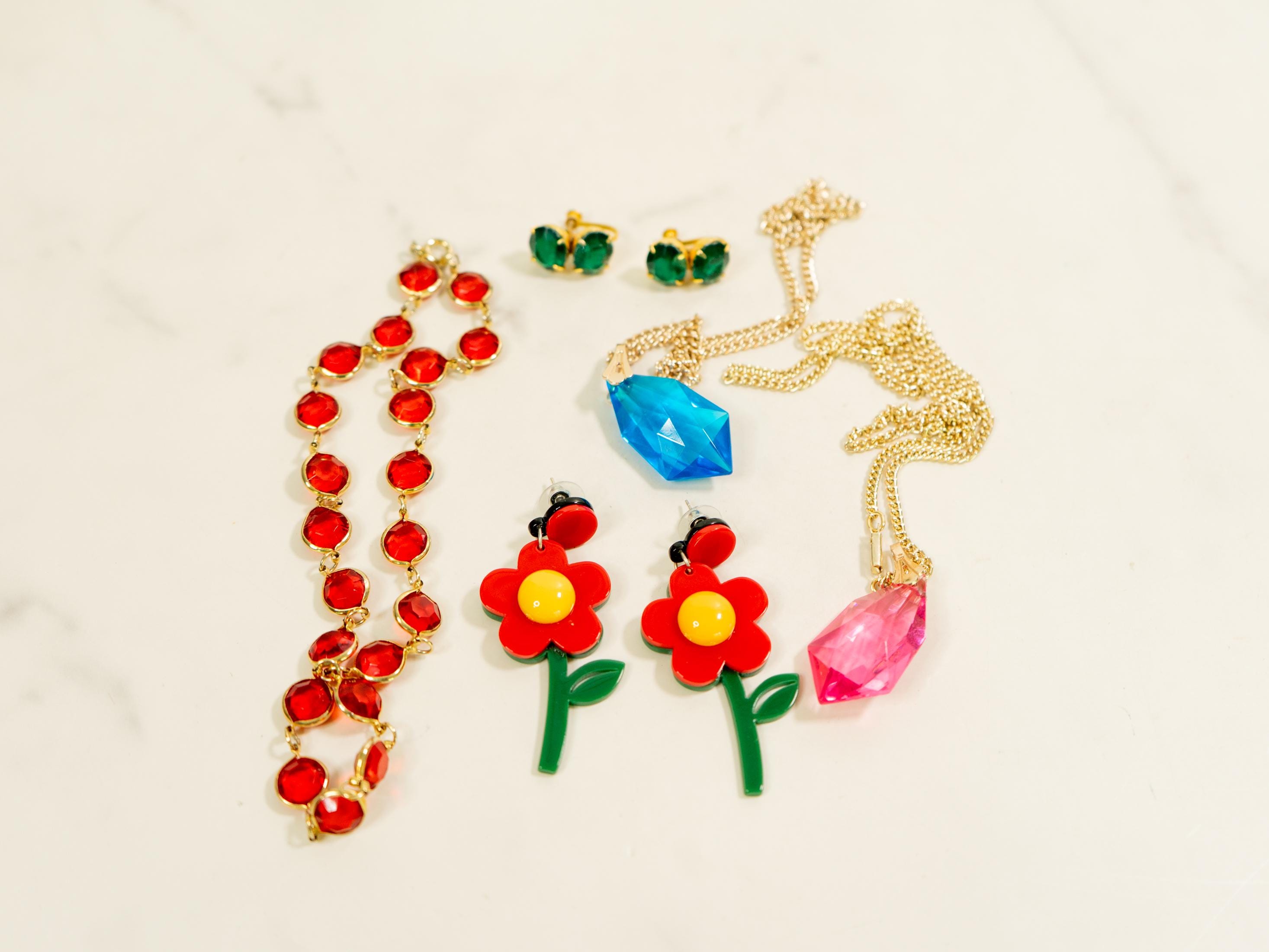 Lot De Broches Vintage Et Bijoux Fantaisie Anciens - Joblot Rétro - Occasion à Nettoyer
