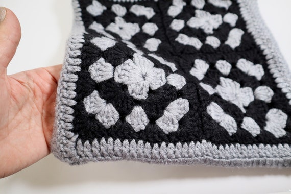 Vintage Crocheted Granny Square Tote Bag | Grey G… - image 7