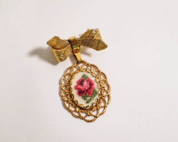 Needlepoint Rose Flower Pin | Vintage Gold Bow Ri… - image 3