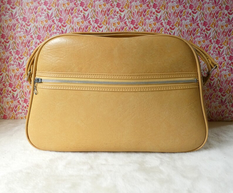 Vintage Sporty Vinyl Travel Carry On Luggage Tote Overnight Bag Gym Bag