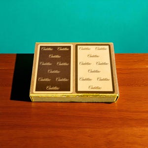 Cartes à jouer vintage Cadillac à deux étages - Finition col-U-Tone Congress, non utilisées dans une boîte dorée