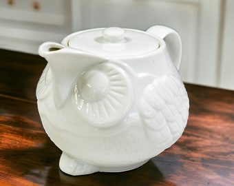 White Ceramic Wise Owl Teapot | Vintage Bird Tea Pot by ABBOT COLLECTION Japan