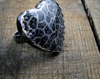 READY TO SHIP - Silver and Black Fossil Coral Heart Ring - sz 7 3/4