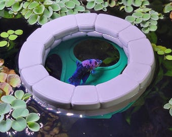 Floating Betta Fish Feeding Ring and Hammock Hide, Aquarium Plant Corral, Stone Well Style