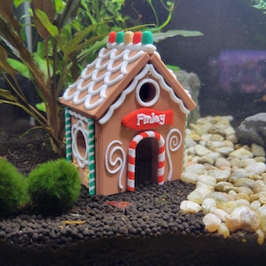 Gingerbread House Aquarium Hide – Holiday Fish Tank Decor for Bettas, Shrimp