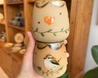 Handgemachte Keramik Kaffeebecher: Handgemaltes Rosa Spatz Muster