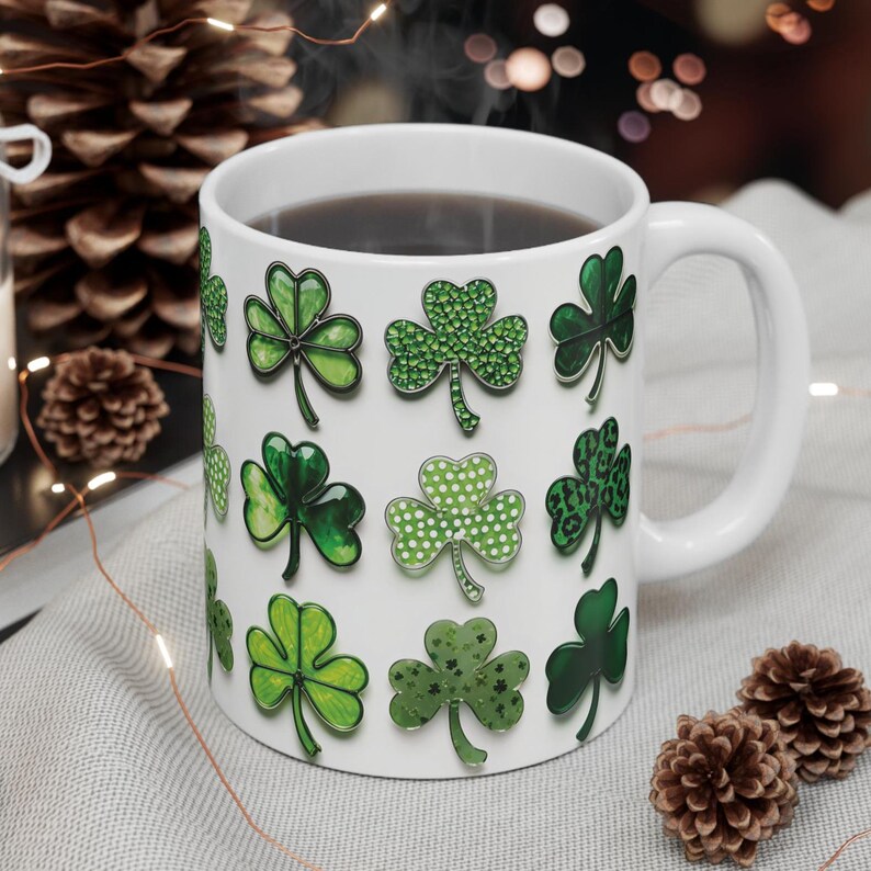 Tazza trifoglio di San Patrizio: allegro design in vetro colorato con trifoglio immagine 2