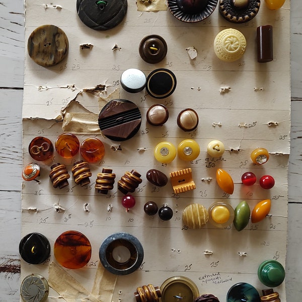 RARE  46 Vintage celluloid collectible buttons - Age from the 30's to 50's - For the button collector