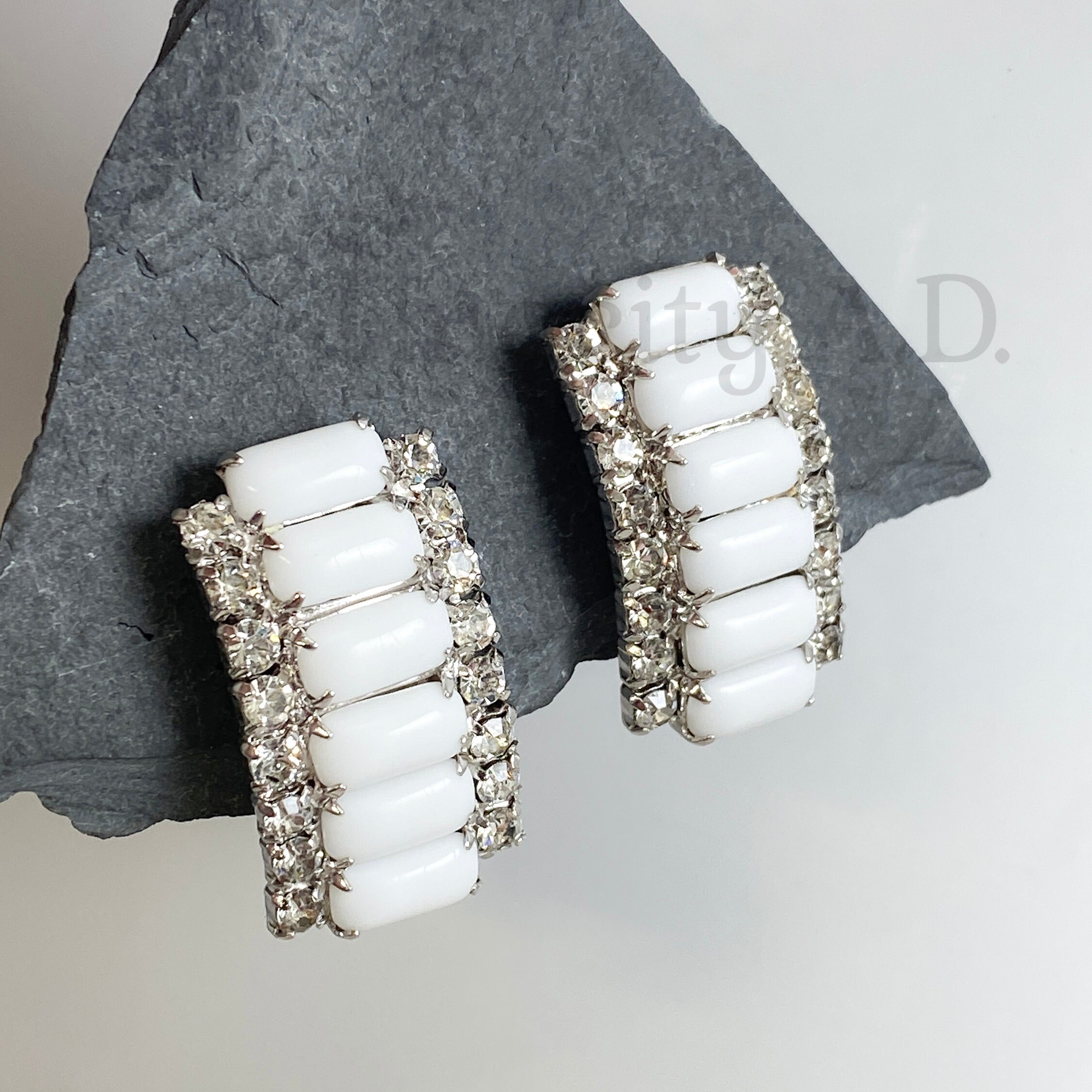 【1960’s】 SRO Alum rhinestone decorated Rhinestone Stretch Metal Bracelet - Vintage 1960's Silver
