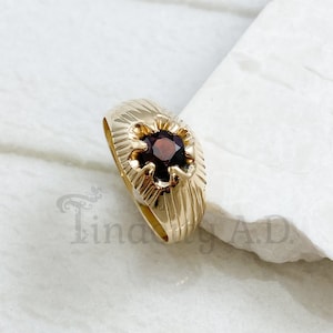 A Gorgeous Classic Belcher Tapered Band, 14k Yellow Gold Featuring a Red Garnet and Linear Grooved Design, Circa 1950&#39;s, Size 8