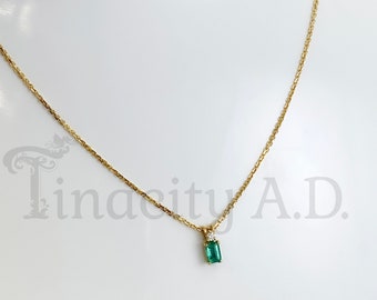 A Gorgeous Vintage Vivid Green Emerald and Diamond Pendant with Chain, 14k yellow Gold, Circa 1990's.