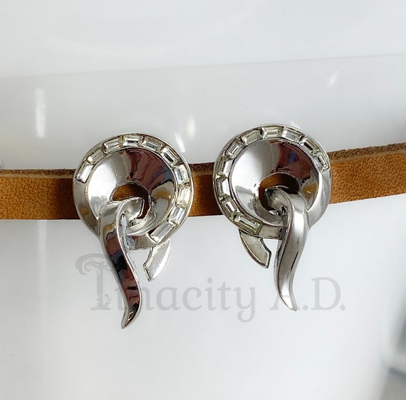 A Lovely Pair of Vintage 1950's Era "Carousel" Cr… - image 3
