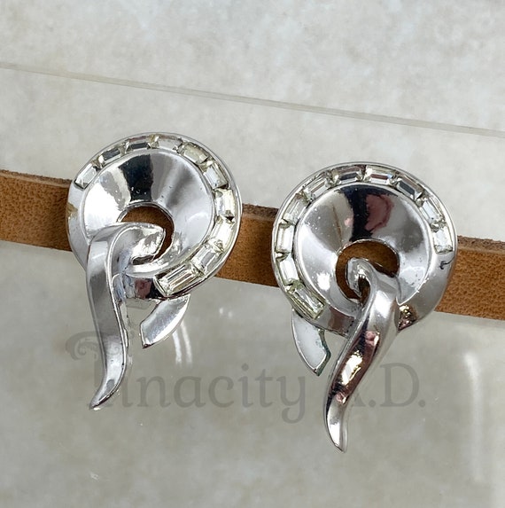 A Lovely Pair of Vintage 1950's Era "Carousel" Cr… - image 2
