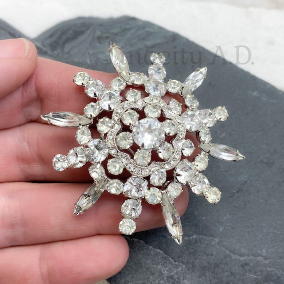 Vintage weiss brooch deals