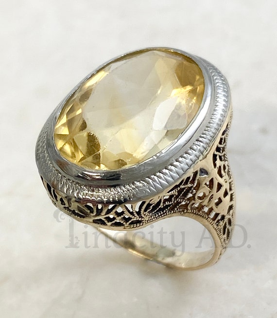 A Vintage Art Deco Filigree Ring with Large Oval … - image 1
