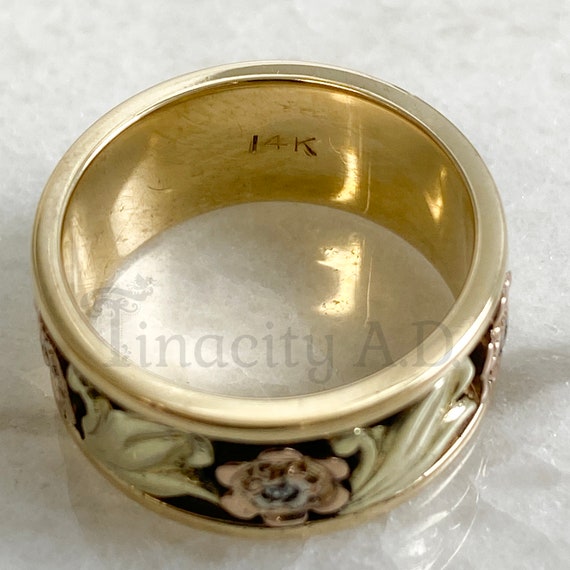 A Vintage Sweet and Whimsical 14k Band Featuring … - image 8