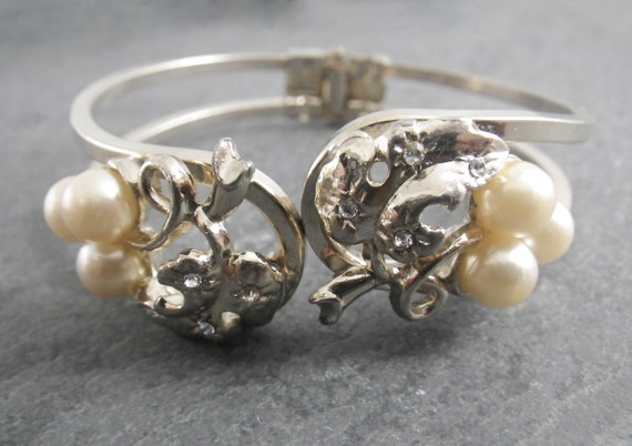 1960's Era Vintage Grape Cluster Faux Pearl Clamp… - image 1