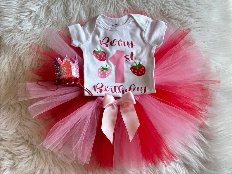 Conjunto de cumpleaños de fresa, conjunto de tutú de fresa para primer cumpleaños, camiseta de niña para primer cumpleaños, conjunto de fresa para primer cumpleaños, camiseta de cumpleaños para bebé niña imagen 2
