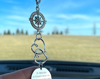 Cadeau pour ami, Un ami est la manière de s'assurer que nous ne marchons jamais seuls, Pendentif voiture avec miroir, Cadeau de l'amitié, Cadeau de remise des diplômes entre amis