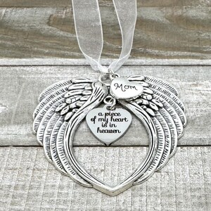 Adorno conmemorativo personalizado, "Un trocito de mi corazón está en el cielo", adorno navideño de alas de ángel, regalo de condolencias y duelo. imagen 2