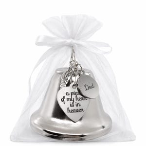 Adorno navideño conmemorativo para papá, campana con alas de ángel, "Un pedazo de mi corazón está en el cielo", recuerdo navideño para papá imagen 5