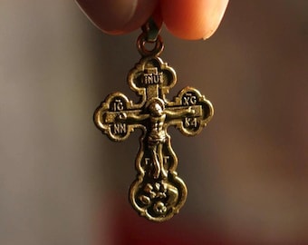 Zeitgenössische Kreuzhalskette Herren, Großer Jesus Kreuz Anhänger mit Jesus Christus. Christlicher Kreuz Anhänger. Kruzifix Halskette.