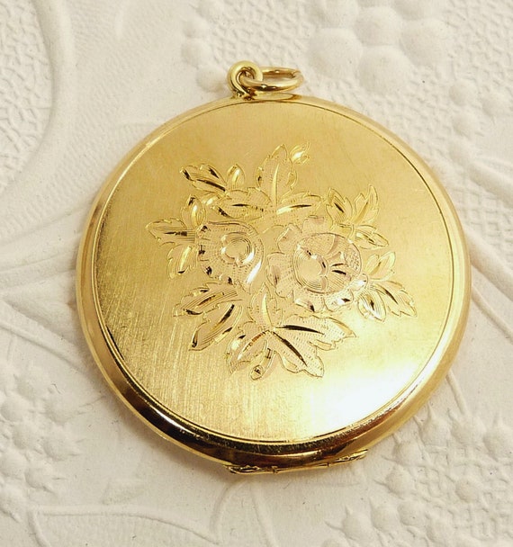 Lrg Vintage 14K Gold Locket Pendant Etched Floral… - image 2