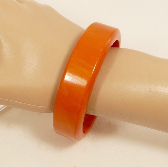 Vintage Bakelite Bangle Bracelet Orange Bakelite - image 3