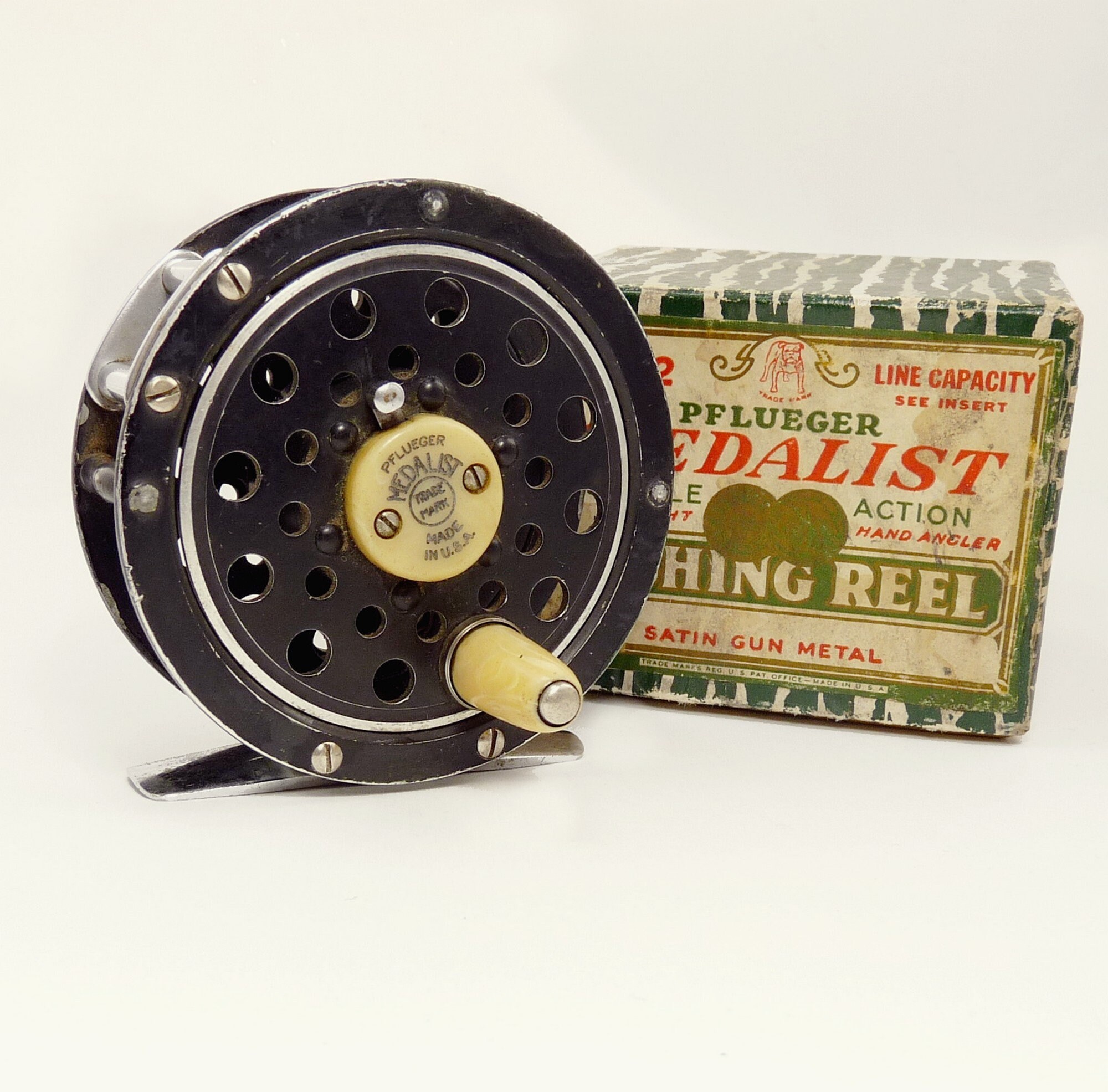 Vintage Pflueger Medalist 1492 Fly Fishing Reel With Box