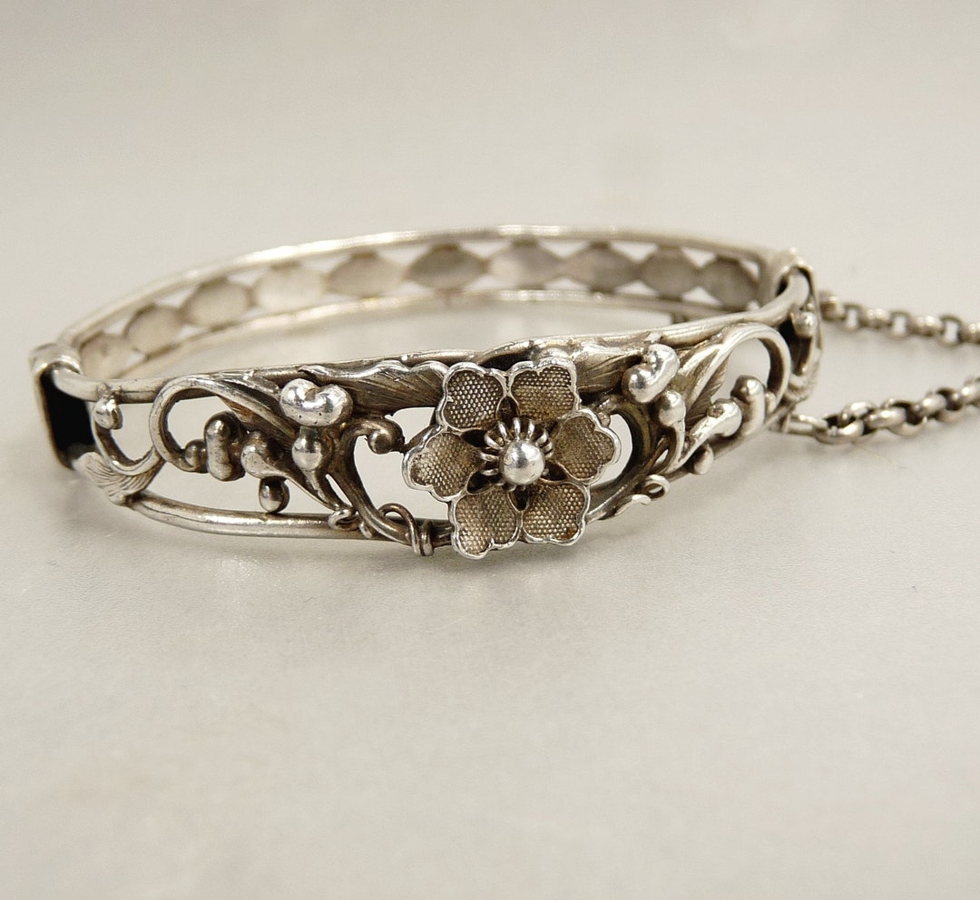 Pure Silver Blossom bangle