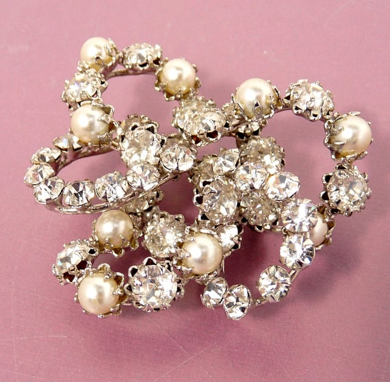 Signed Schreiner NY Rhinestone & Faux Pearl Brooch - image 3