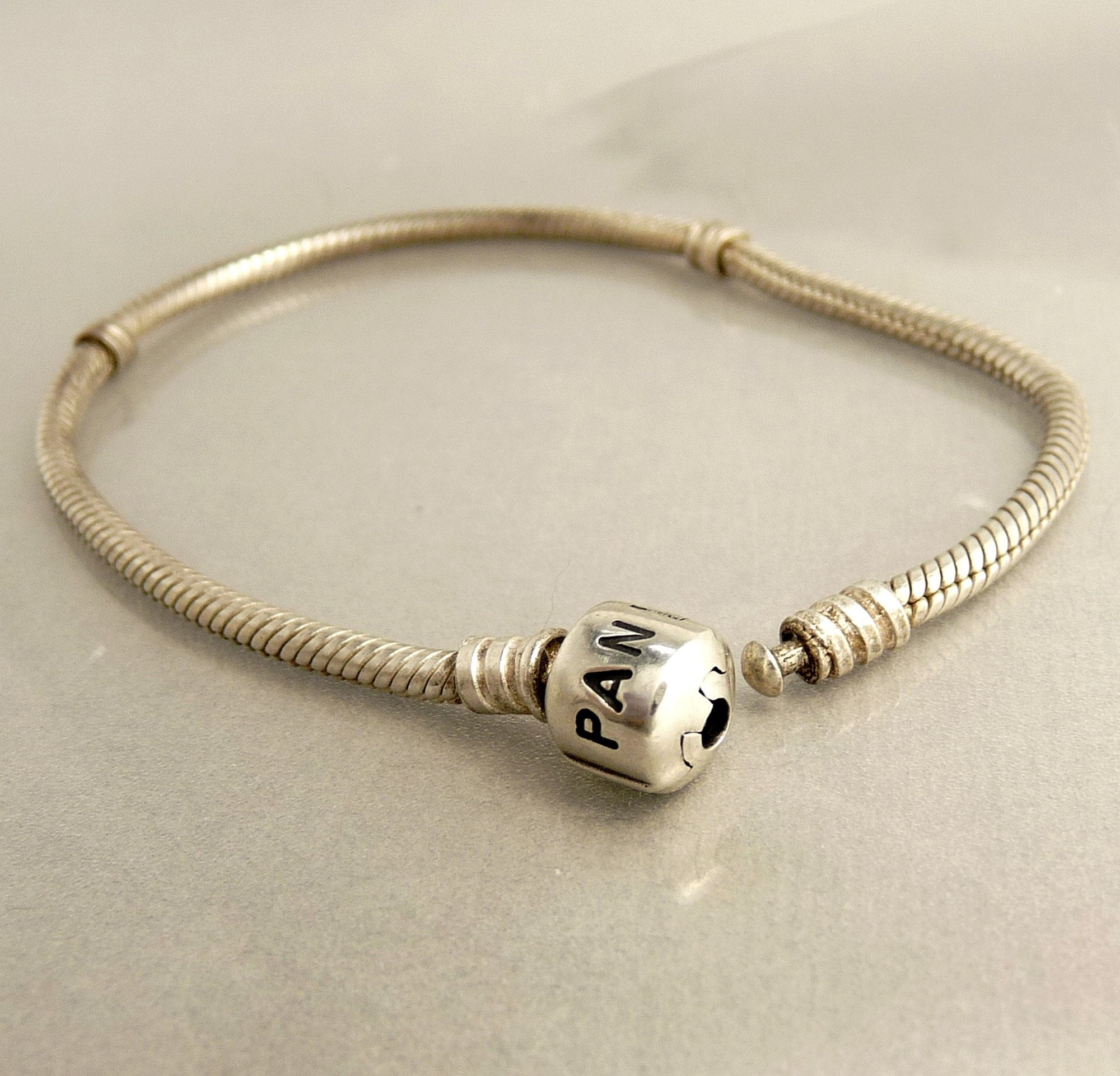 レア Pandora models PAN 1 SILVER BULLET Pandora Bracelet Moments Sterling Silver 925 Snake Chain No
